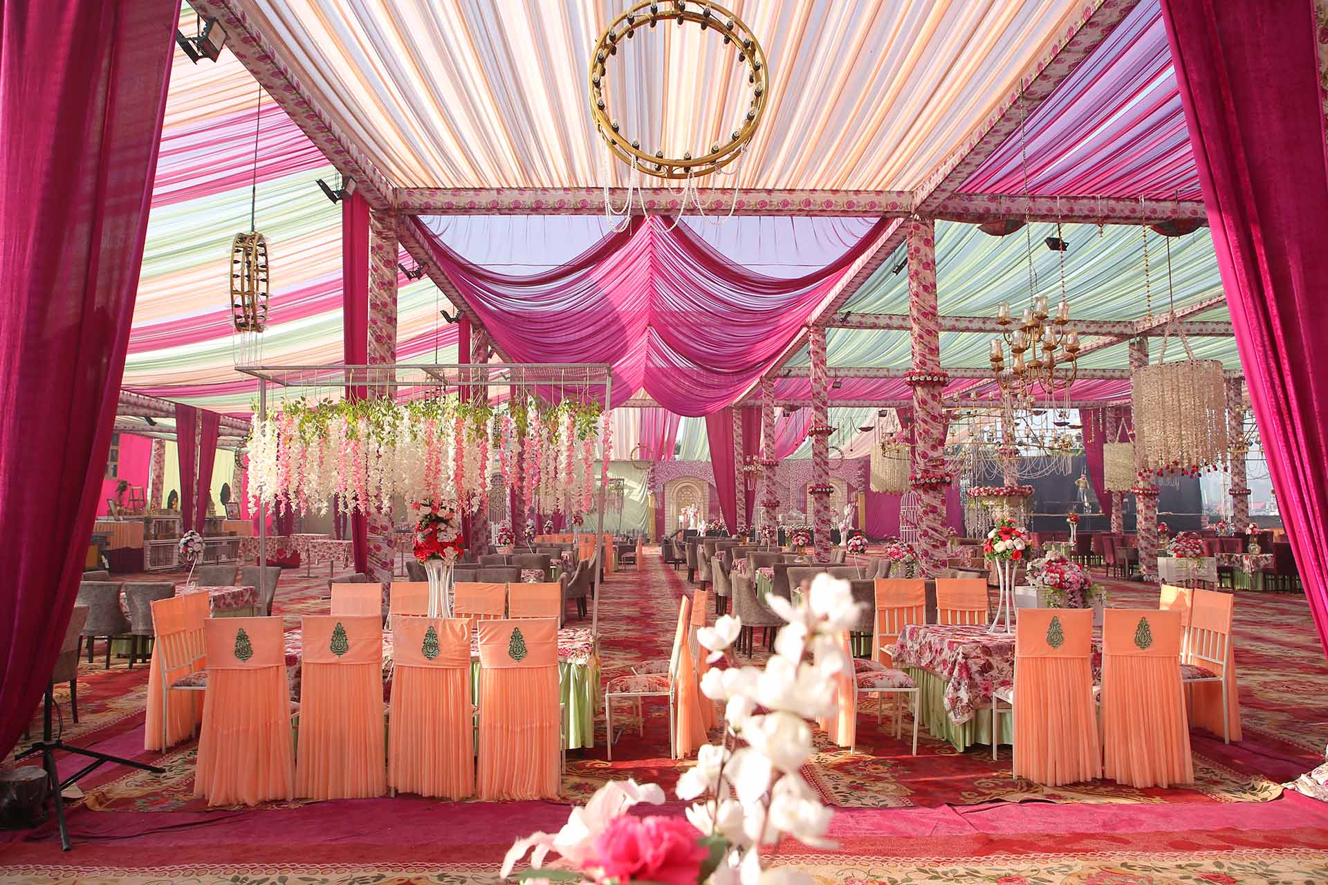 Benefits of Hiring Wedding Decor Instead of Buying