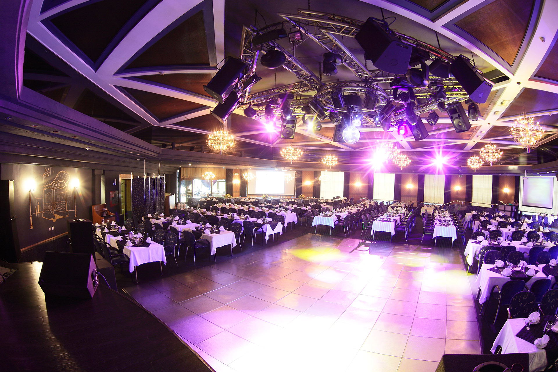 Dry Hire vs Full-Service Event Decoration